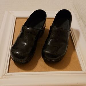 Sanita black gloss clogs size 40 (US 10)